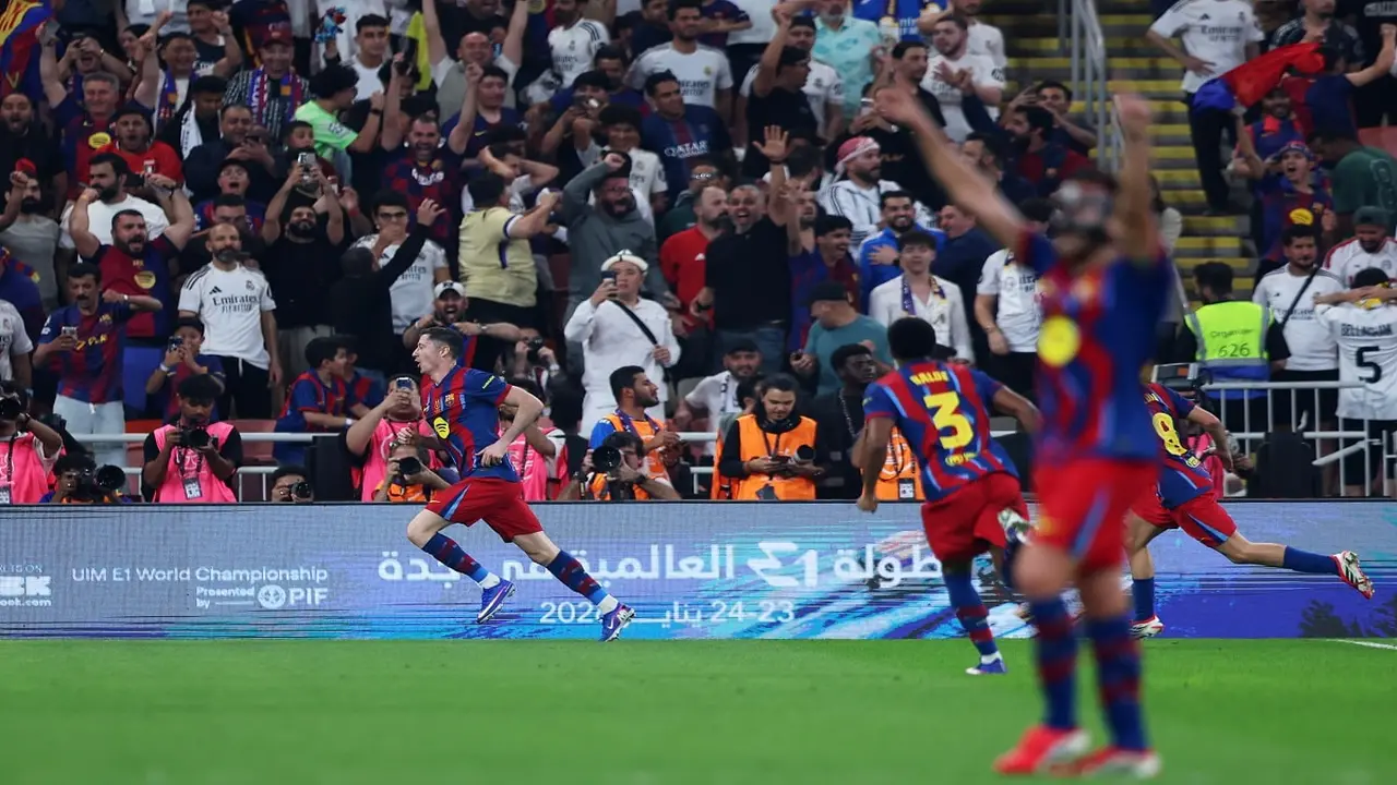 برشلونة يراقب موهبة بنفيكا الشابة كبديل محتمل لتعويض رحيل ماركوس راشفورد